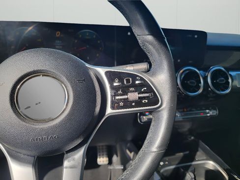 Used 2020 Mercedes-Benz GLB 250 4MATIC image 16