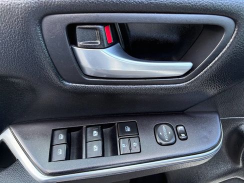 Used 2016 Toyota Camry SE image 14