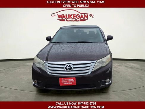 Used 2011 Toyota Avalon FWD image 2