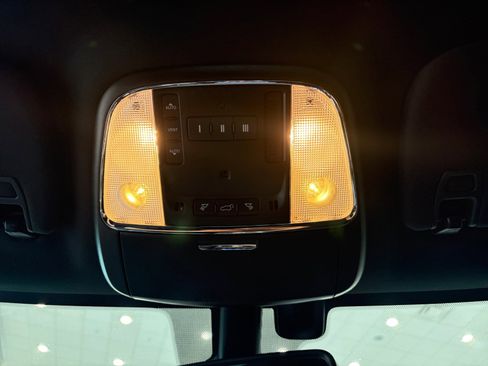 Used 2022 Jeep Grand Cherokee Limited AWD/4WD image 16