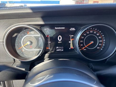 Used 2018 Jeep Wrangler Unlimited Sahara w/ Uconnect 4C Nav & Sound Group image 34