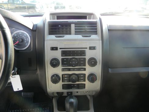 Used 2011 Ford Escape XLT image 8