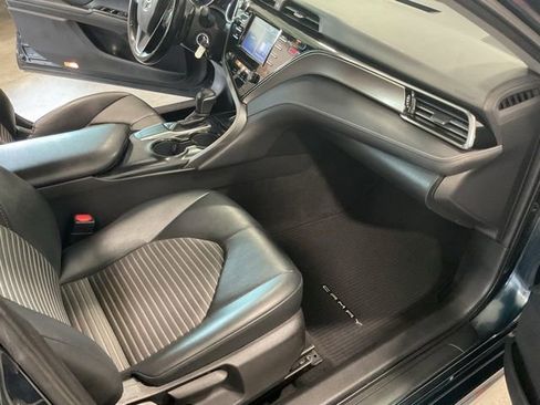Used 2019 Toyota Camry SE w/ Carpet Mat Package FWD image 19