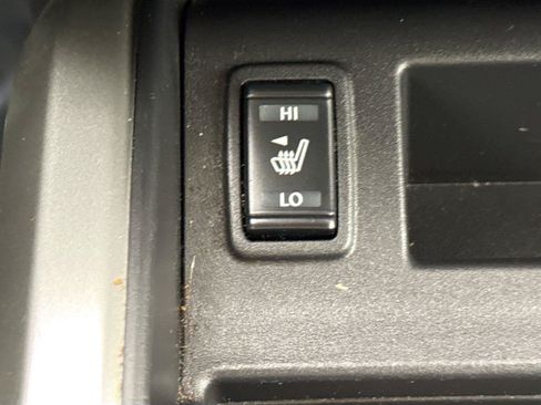 Used 2022 Nissan Titan SV w/ SV Convenience Package RWD image 7