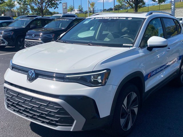 Used 2026 Volkswagen Taos SE AWD/4WD image 14