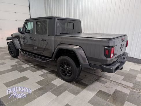 Used 2022 Jeep Gladiator Sport AWD/4WD image 2
