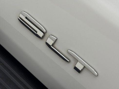 Used 2024 GMC Yukon XL SLT image 10