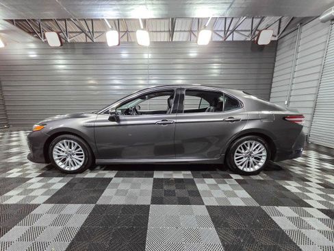 Used 2019 Toyota Camry XLE image 8