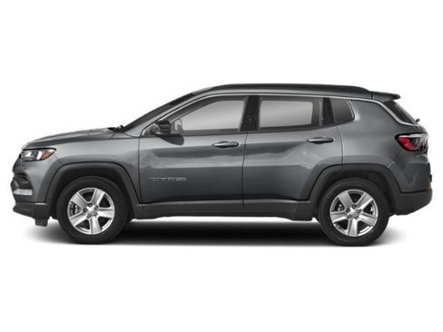 Used 2022 Jeep Compass Latitude w/ Sun and Sound Group image 3