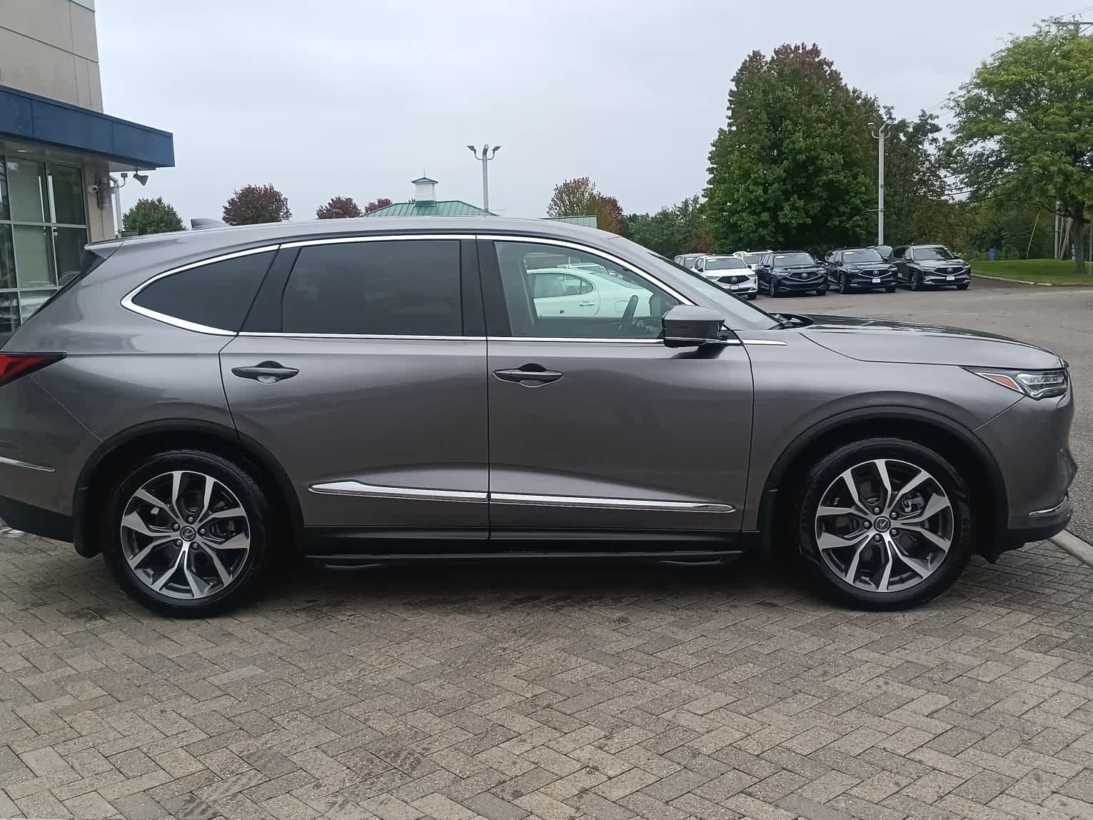 Used 2022 Acura MDX w/ Technology Package AWD/4WD image 6