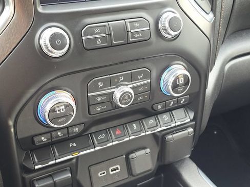 Used 2022 GMC Sierra 1500 AT4 w/ AT4 Premium Package AWD/4WD image 37
