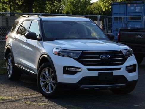 Certified 2023 Ford Explorer XLT w/ Equipment Group 202A AWD/4WD image 3