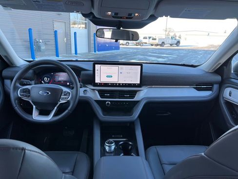 Certified 2025 Ford Explorer Active w/ Active Comfort Package image 21