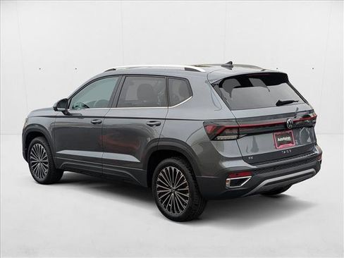 New 2025 Volkswagen Taos SE image 9