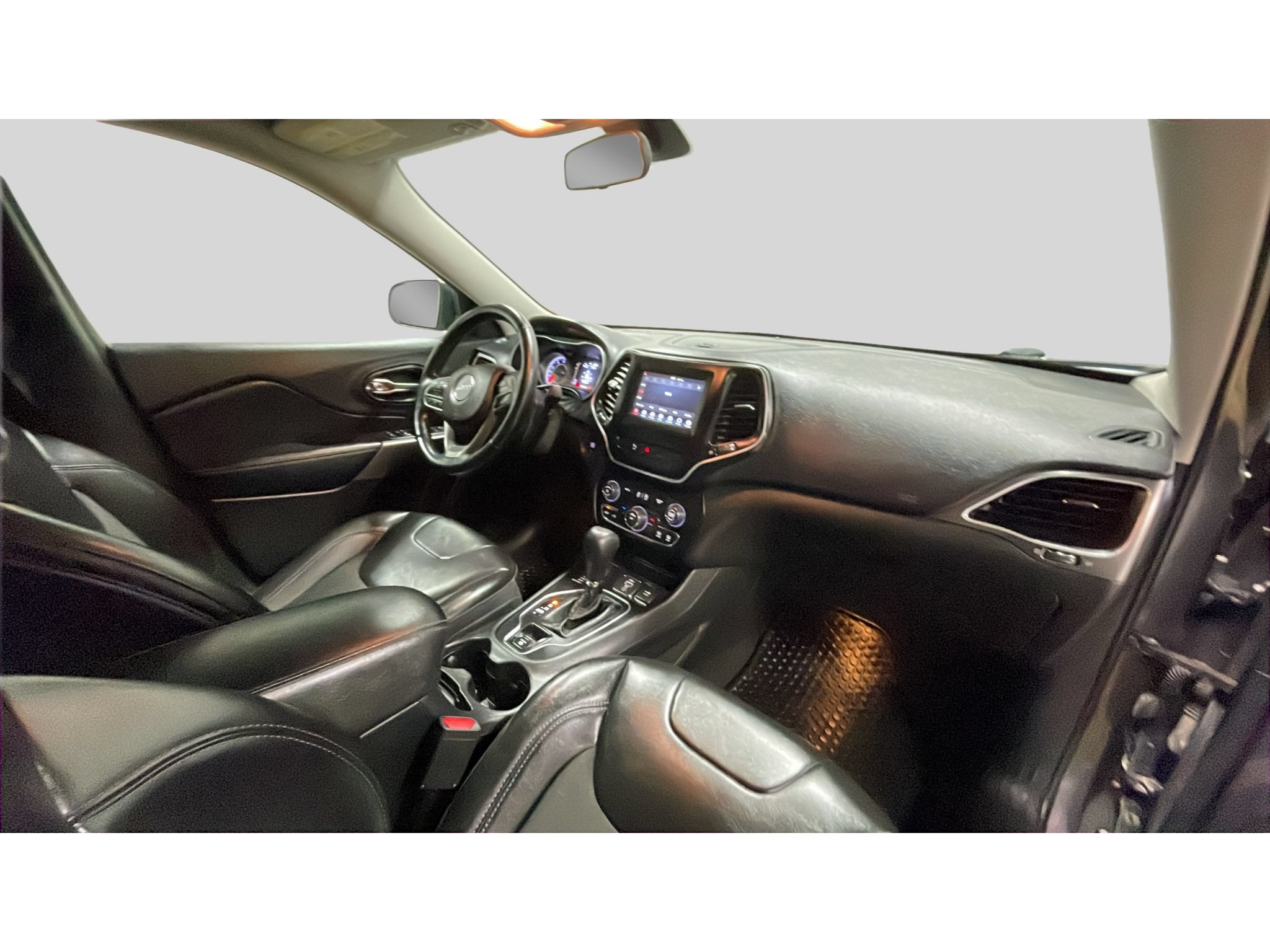 Used 2019 Jeep Cherokee Latitude Plus w/ Cold Weather Group AWD/4WD image 15