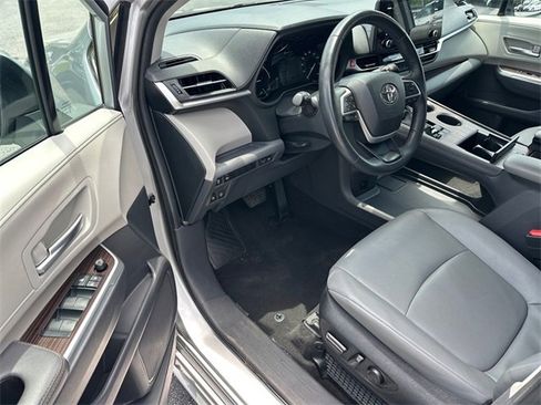 Certified 2024 Toyota Sienna XLE image 9