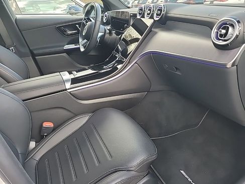 Used 2025 Mercedes-Benz GLC 300 4MATIC image 12