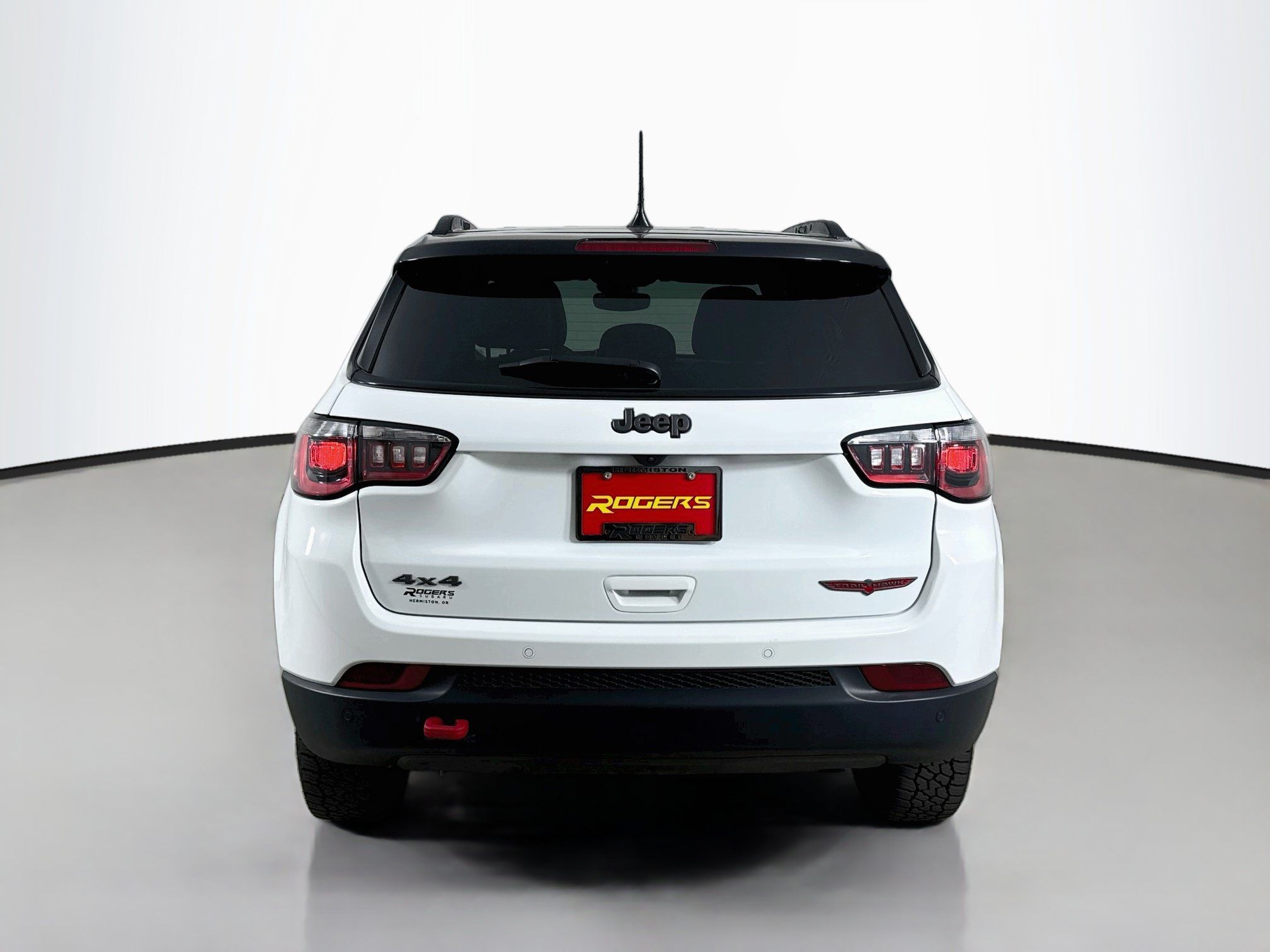 Used 2024 Jeep Compass Trailhawk AWD/4WD image 7