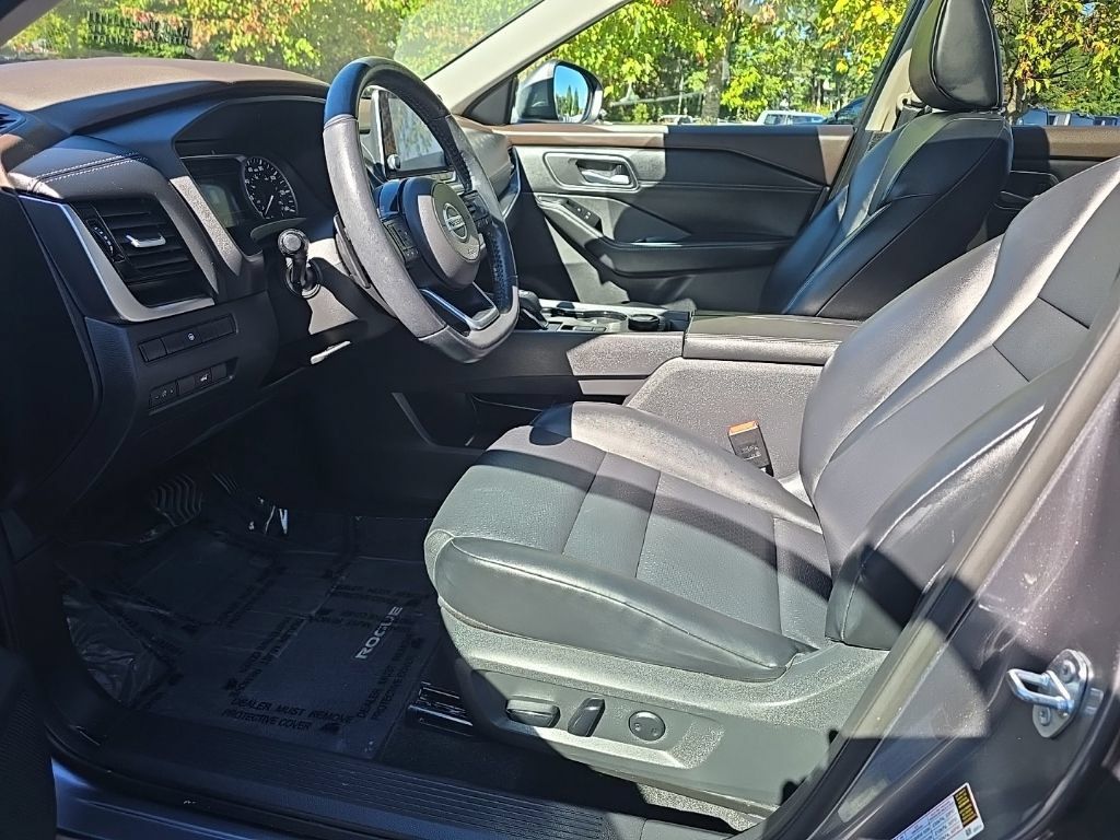Used 2021 Nissan Rogue SV w/ Premium Package AWD/4WD image 17