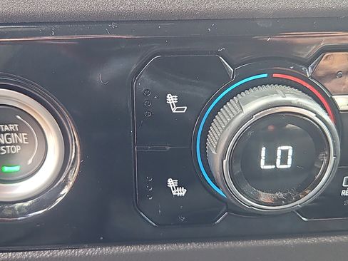 Used 2022 Chevrolet Silverado 1500 LT image 12