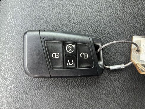 Used 2025 Volkswagen Taos SE FWD image 25