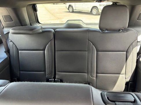 Used 2022 Chevrolet Tahoe Z71 w/ Z71 Off-Road Package AWD/4WD image 19