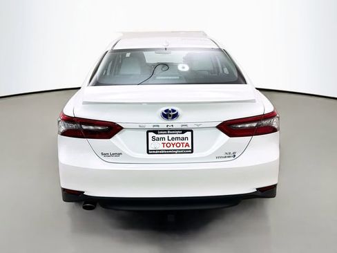 Used 2021 Toyota Camry XLE w/ Navigation Upgrade Package image 6