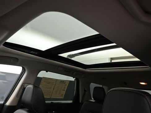 Used 2023 Nissan Pathfinder Platinum image 28