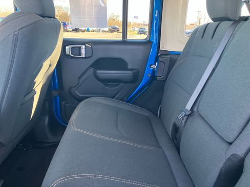 Used 2024 Jeep Wrangler Unlimited w/ Convenience Group image 40