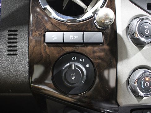 Used 2013 Ford F250 Platinum w/ FX4 Off Road Pkg AWD/4WD image 19