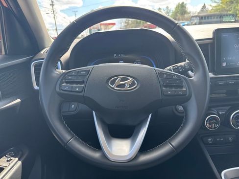 Used 2025 Hyundai Venue SEL FWD image 14