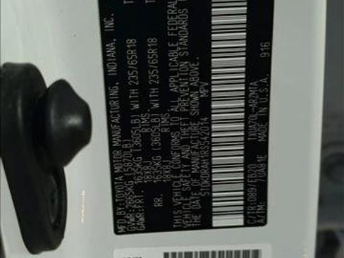 Used 2024 Toyota Highlander XLE FWD image 17