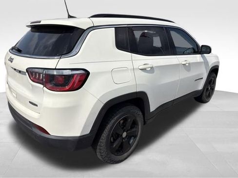 Used 2019 Jeep Compass Latitude w/ Popular Equipment Group AWD/4WD image 4