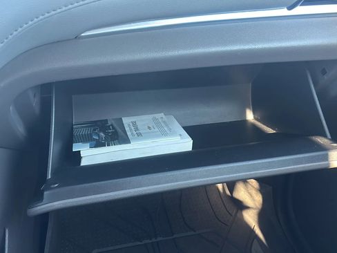 Used 2020 Chevrolet Traverse LT image 12