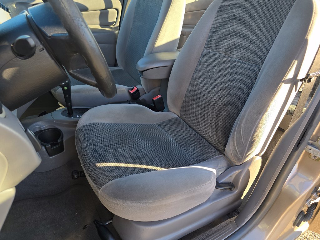 Used 2003 Ford Focus LX FWD image 18
