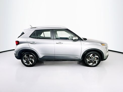 Used 2025 Hyundai Venue SEL FWD image 10