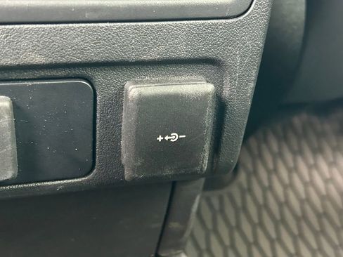 Used 2024 Jaguar F-PACE R-Dynamic S image 23