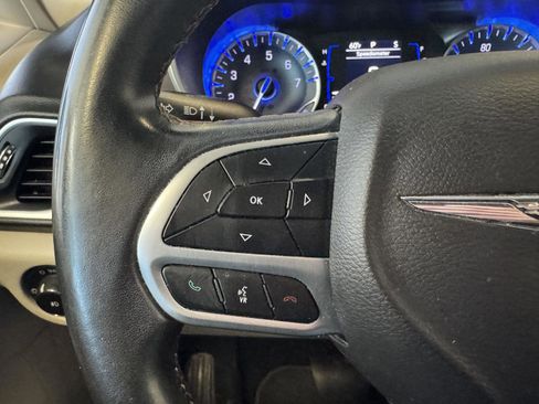 Used 2018 Chrysler Pacifica Touring-L w/ Tire & Wheel Group image 14