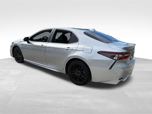 Used 2022 Toyota Camry SE FWD image 5
