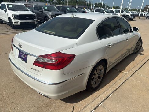 Used 2013 Hyundai Genesis 3.8 RWD image 6