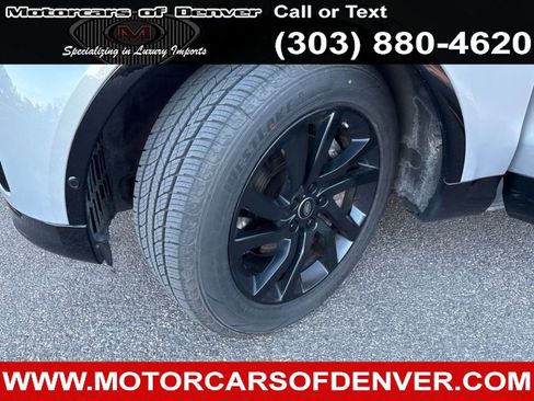 Used 2019 Land Rover Discovery HSE image 17