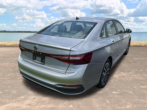 Used 2025 Volkswagen Jetta SE FWD image 10