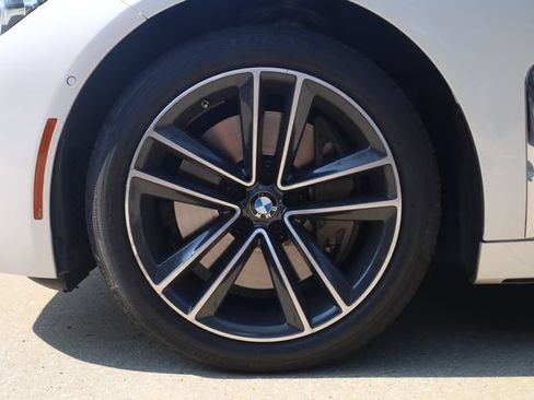 Used 2022 BMW 750i xDrive AWD/4WD image 9