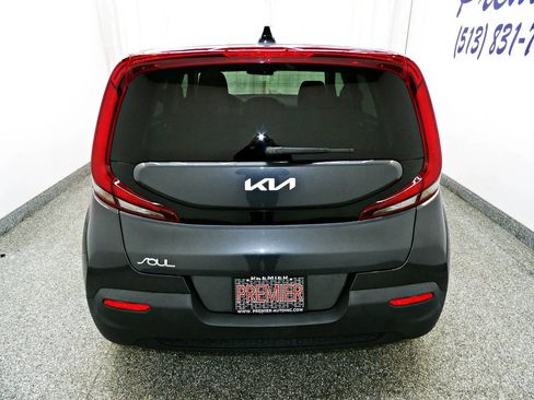 Used 2022 Kia Soul LX w/ Technology Package image 5