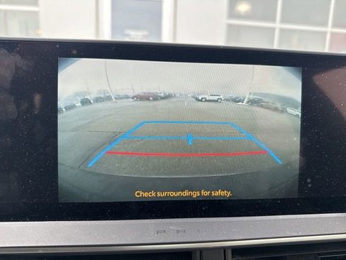 Used 2024 Toyota Prius XLE FWD image 22