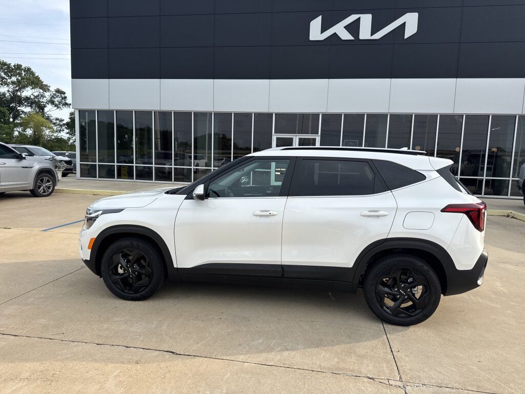 Certified 2026 Kia Seltos EX w/ EX Sunroof Package FWD image 24