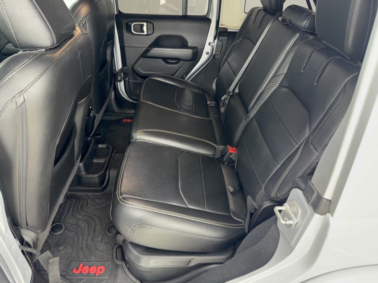 Used 2022 Jeep Wrangler Unlimited Sahara w/ Cold Weather Group AWD/4WD image 25