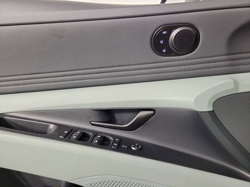 New 2025 Hyundai Elantra Limited image 23