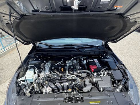 Used 2025 Nissan Altima 2.5 SV FWD image 33