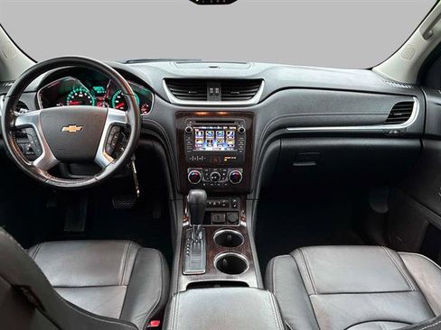 Used 2017 Chevrolet Traverse LT image 19
